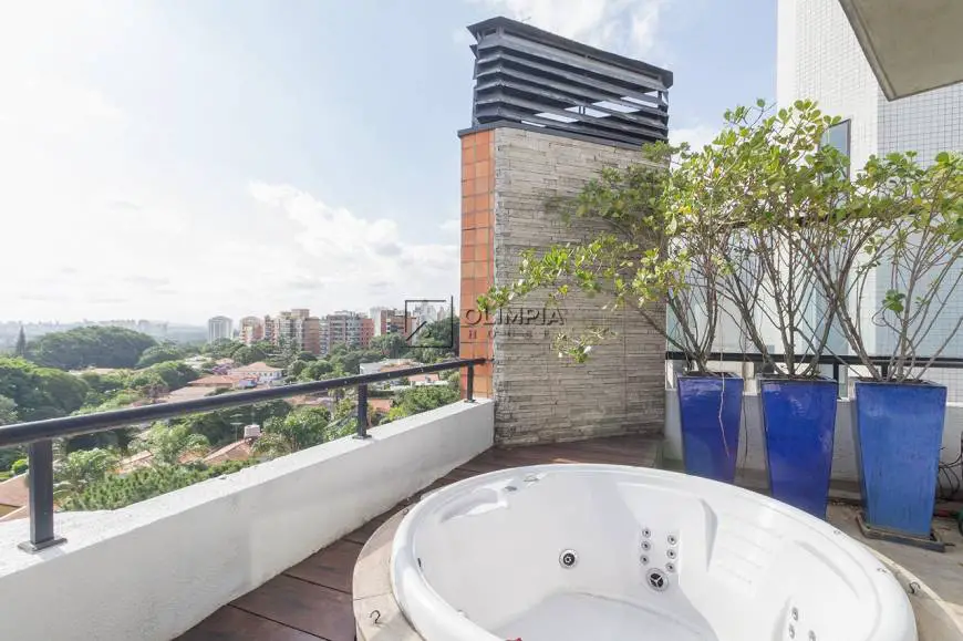 Foto 1 de Cobertura com 3 Quartos à venda, 240m² em Vila Madalena, São Paulo