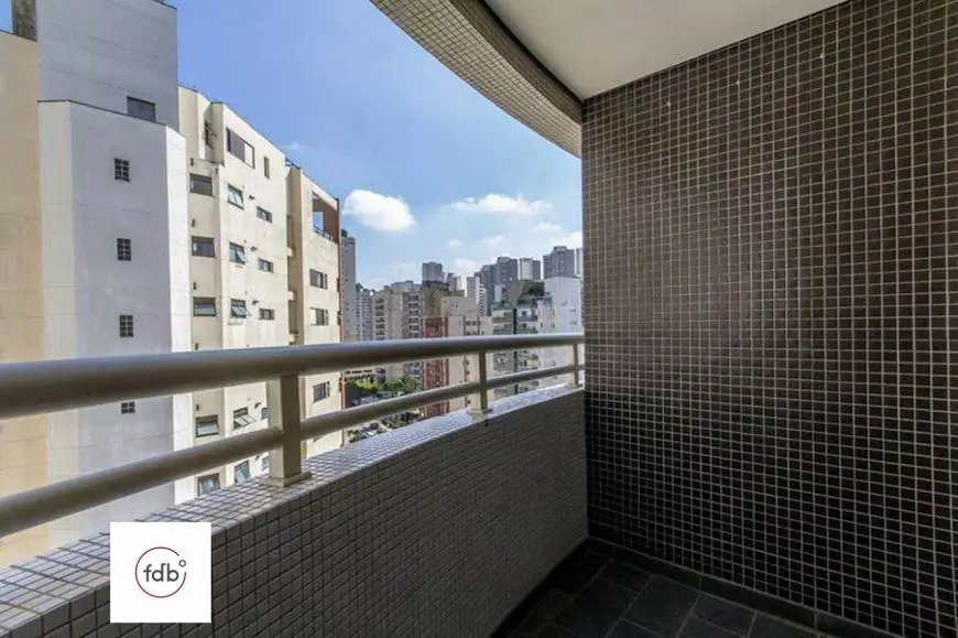 Foto 2 de Apartamento com 2 Quartos à venda, 76m² em Panamby, São Paulo