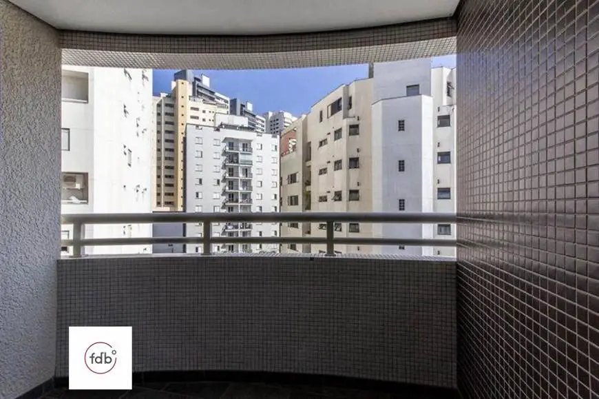 Foto 5 de Apartamento com 2 Quartos à venda, 76m² em Panamby, São Paulo