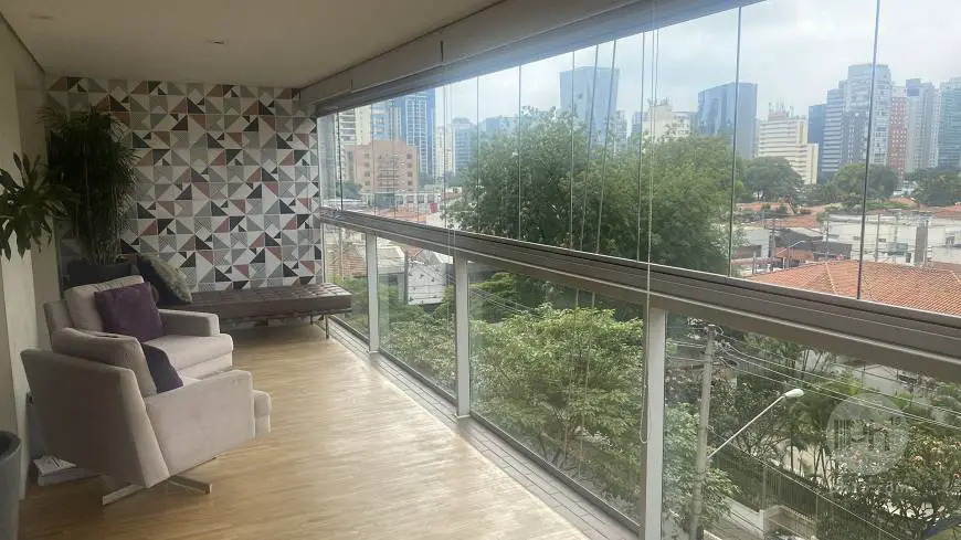 Foto 1 de Apartamento com 2 Quartos para alugar, 128m² em Vila Olímpia, São Paulo
