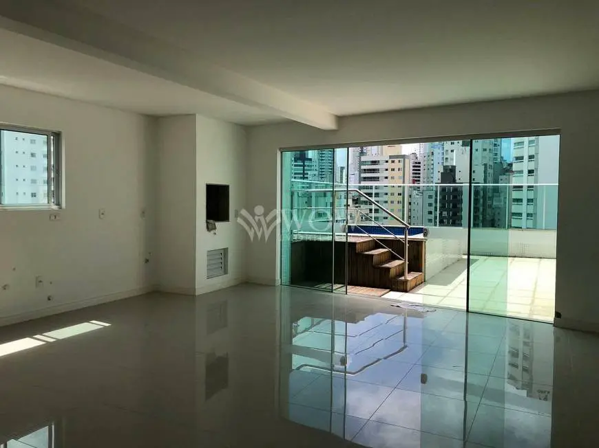 Foto 1 de Apartamento com 3 Quartos à venda, 140m² em Centro, Balneário Camboriú
