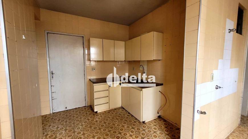 Foto 4 de Apartamento com 3 Quartos para alugar, 130m² em Centro, Uberlândia
