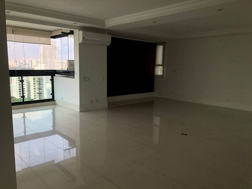 Foto 1 de Apartamento com 3 Quartos para alugar, 237m² em Moema, São Paulo