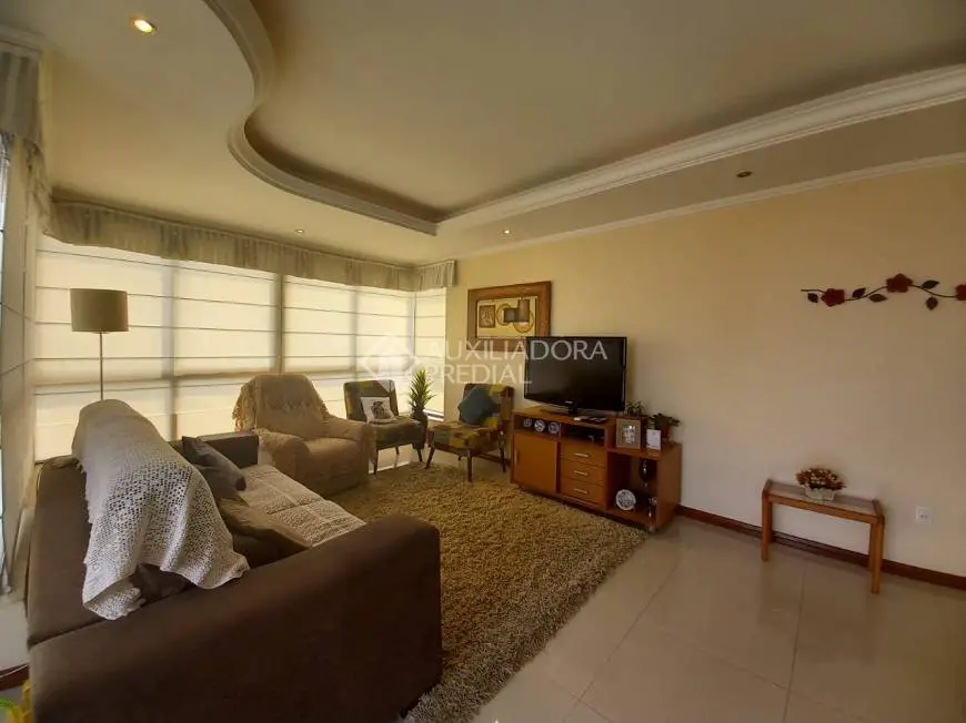Foto 2 de Apartamento com 3 Quartos à venda, 108m² em Passo da Areia, Porto Alegre