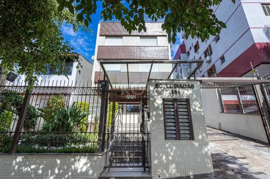 Foto 2 de Apartamento com 3 Quartos à venda, 100m² em Santo Antônio, Porto Alegre