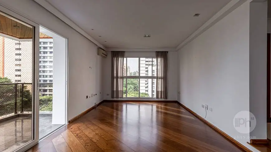 Foto 4 de Apartamento com 3 Quartos para venda ou aluguel, 200m² em Vila Nova Conceição, São Paulo