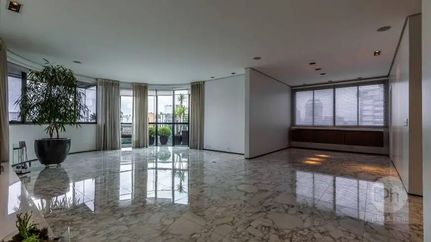 Foto 1 de Apartamento com 3 Quartos para alugar, 277m² em Vila Nova Conceição, São Paulo