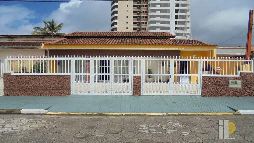 Foto 1 de Casa com 2 Quartos à venda, 186m² em Jardim Aguapeu, Mongaguá