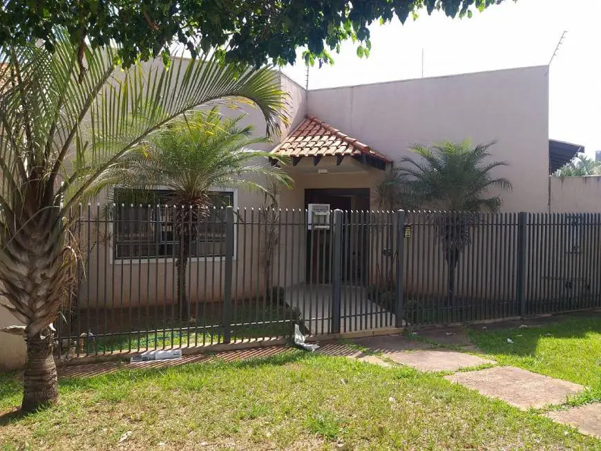 Foto 4 de Casa com 2 Quartos para alugar, 330m² em Vila Miguel Couto, Campo Grande