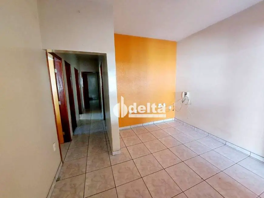 Foto 1 de Casa com 3 Quartos para alugar, 180m² em Brasil, Uberlândia