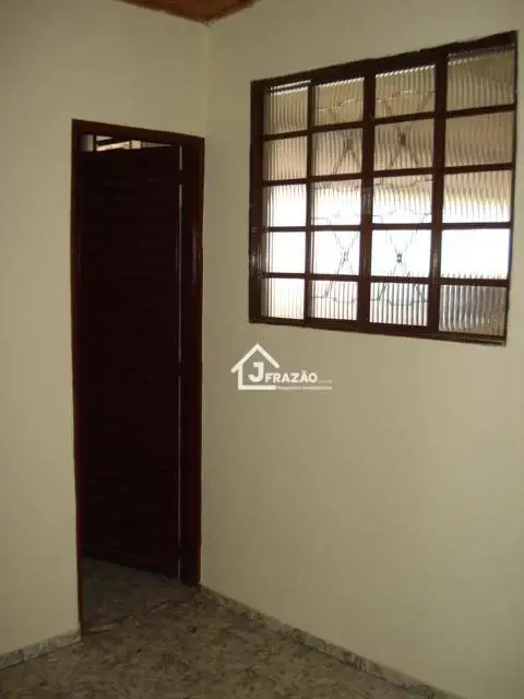 Foto 5 de Casa com 3 Quartos para alugar, 70m² em Setor Leste Universitário, Goiânia