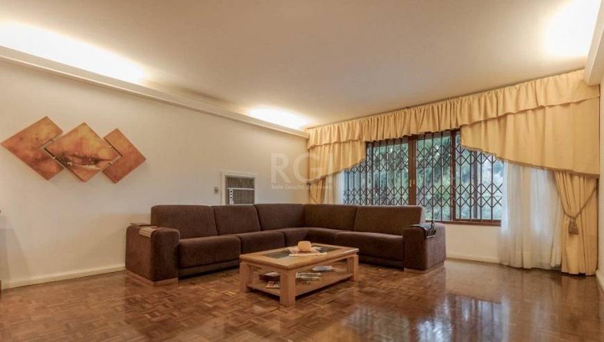 Foto 4 de Casa com 4 Quartos à venda, 327m² em Chácara das Pedras, Porto Alegre