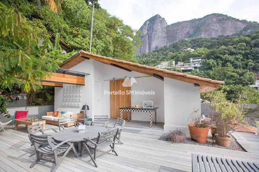 Foto 1 de Casa com 4 Quartos à venda, 667m² em Humaitá, Rio de Janeiro