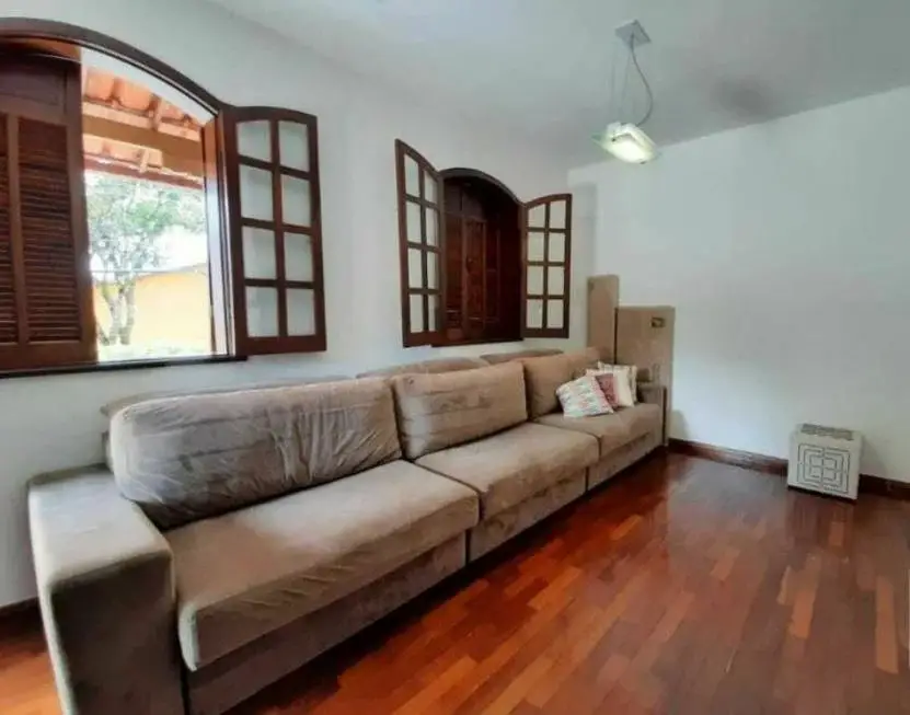 Foto 1 de Casa com 4 Quartos à venda, 360m² em Santa Rosa, Belo Horizonte