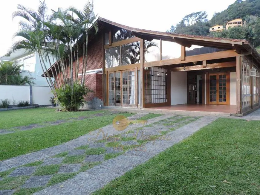 Foto 1 de Casa de Condomínio com 4 Quartos à venda, 230m² em Carlos Guinle, Teresópolis