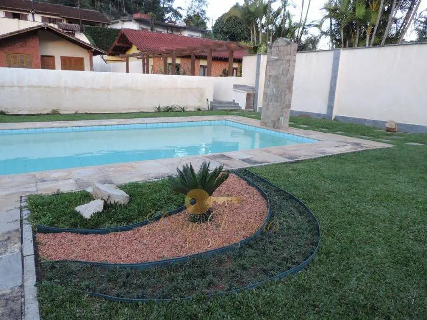 Foto 3 de Casa de Condomínio com 4 Quartos à venda, 230m² em Carlos Guinle, Teresópolis