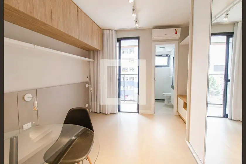 Foto 4 de Apartamento com 1 Quarto para alugar, 30m² em Centro, Curitiba