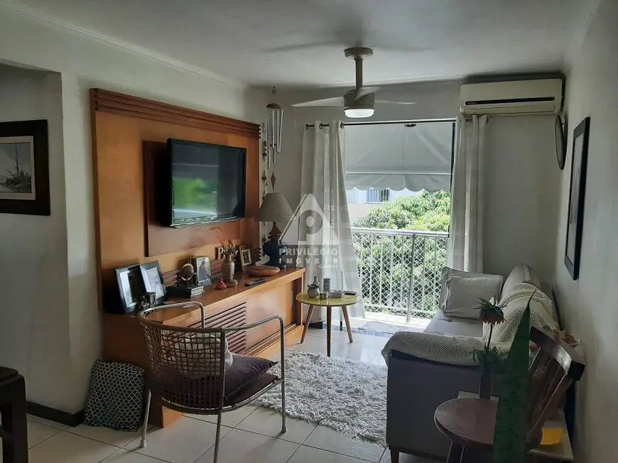 Foto 2 de Apartamento com 3 Quartos à venda, 64m² em Marechal Hermes, Rio de Janeiro