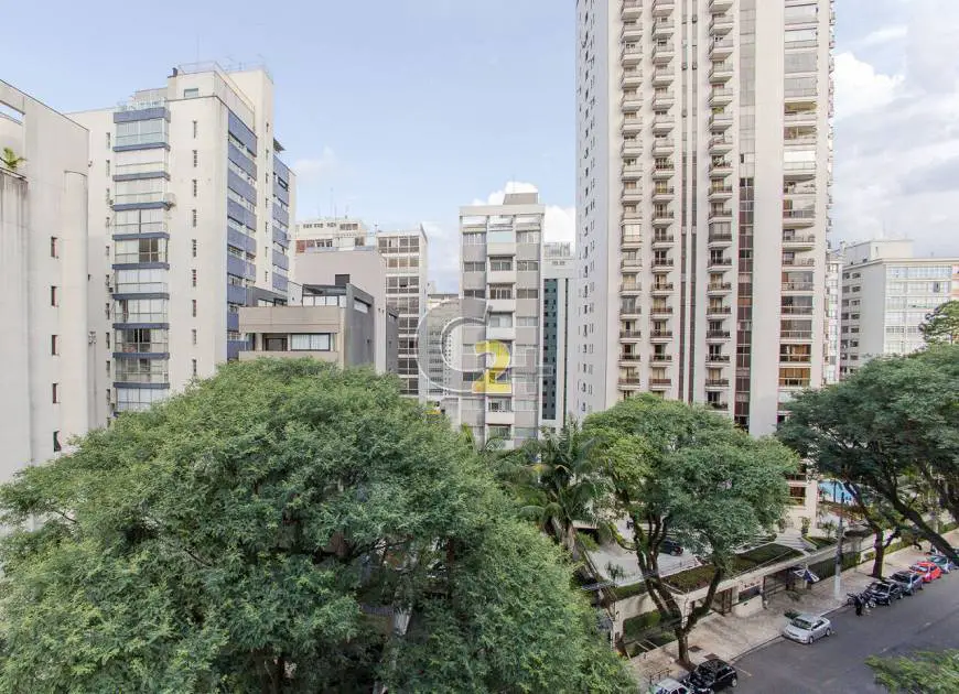 Foto 3 de Apartamento com 4 Quartos à venda, 232m² em Higienópolis, São Paulo