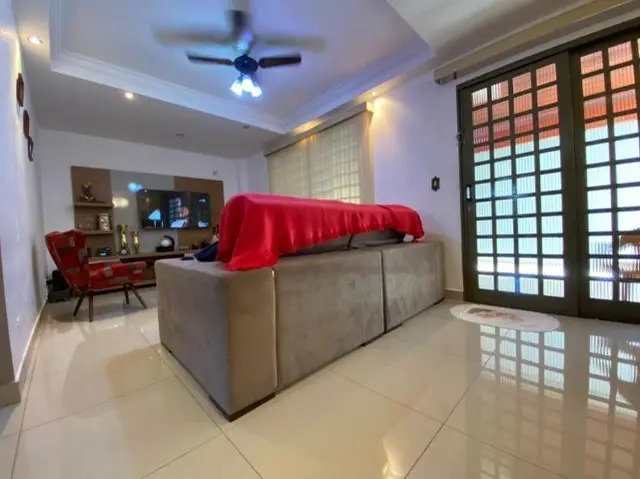 Foto 2 de Casa com 4 Quartos à venda, 300m² em Antares, Londrina