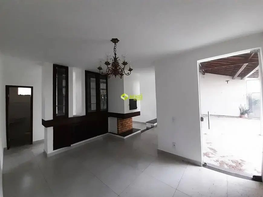 Foto 1 de Casa com 4 Quartos para alugar, 234m² em São Judas Tadeu, Divinópolis
