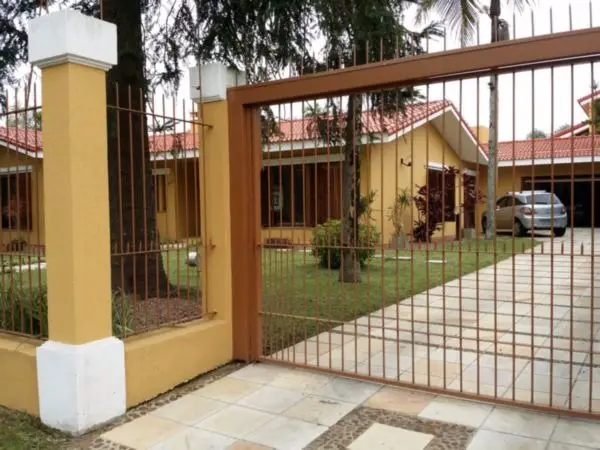 Foto 2 de Casa com 4 Quartos à venda, 416m² em Vila Assunção, Porto Alegre