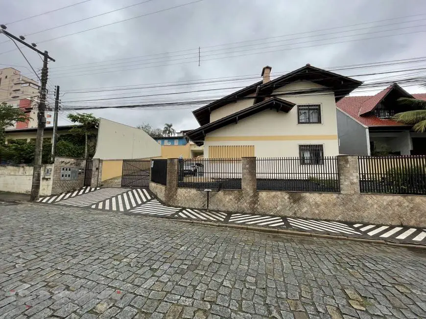 Foto 1 de Casa de Condomínio com 3 Quartos para alugar, 90m² em Vila Nova, Blumenau