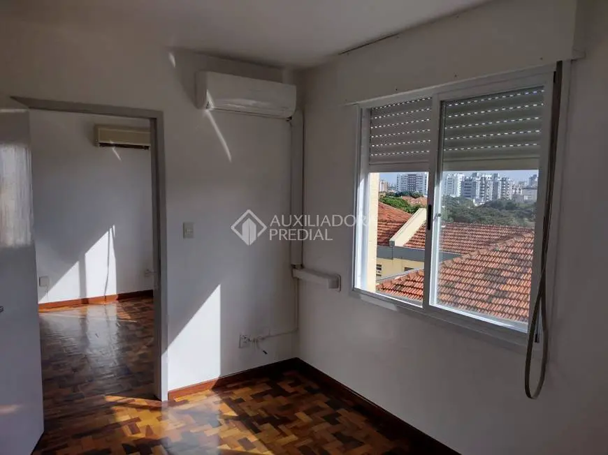 Foto 2 de Apartamento com 1 Quarto à venda, 36m² em Passo da Areia, Porto Alegre