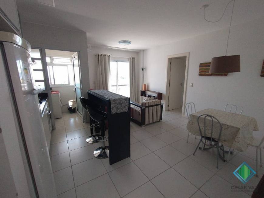 Foto 2 de Apartamento com 3 Quartos à venda, 76m² em Barreiros, São José