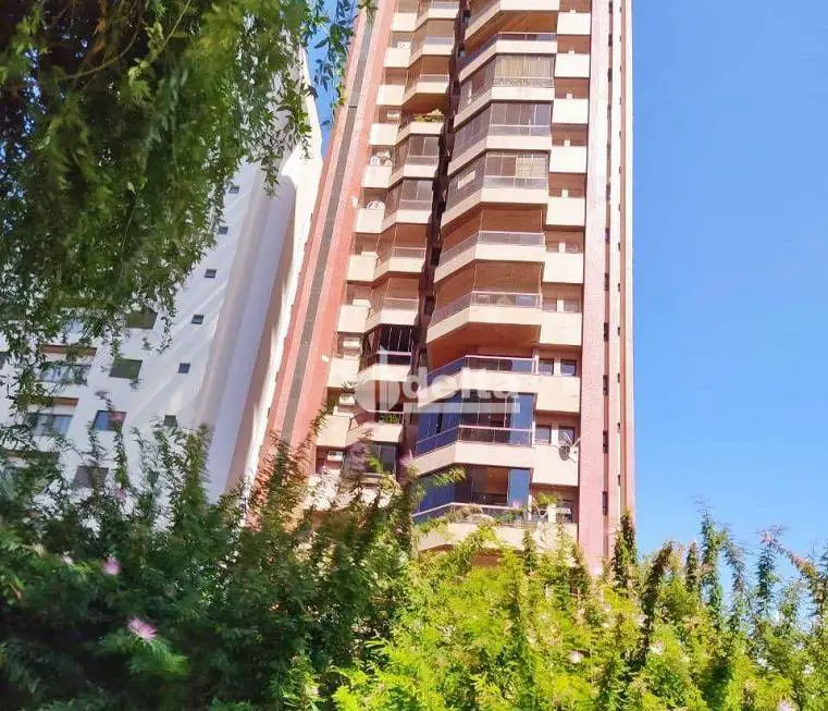 Foto 1 de Apartamento com 3 Quartos à venda, 440m² em Centro, Uberlândia