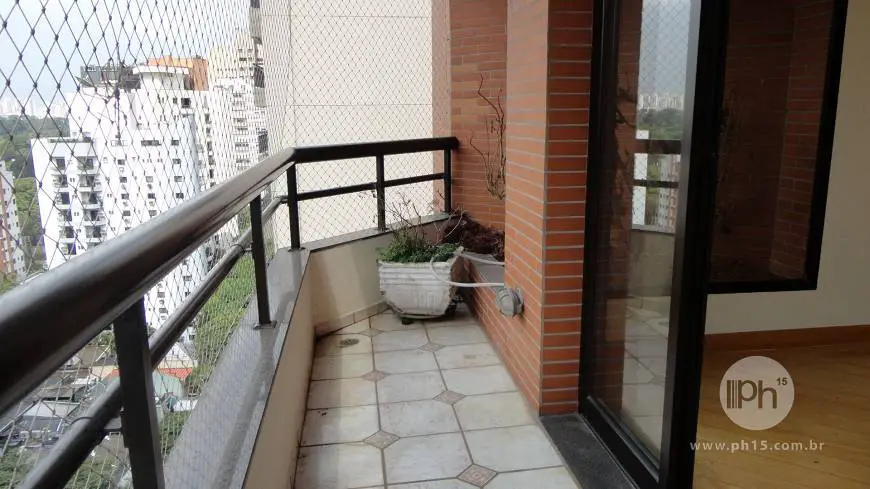 Foto 2 de Apartamento com 3 Quartos para alugar, 163m² em Vila Nova Conceição, São Paulo