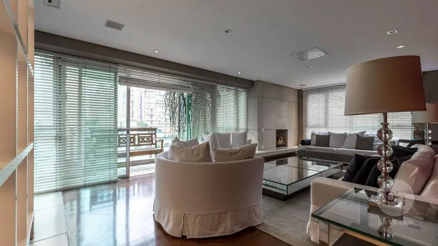 Foto 1 de Apartamento com 3 Quartos para alugar, 220m² em Vila Nova Conceição, São Paulo