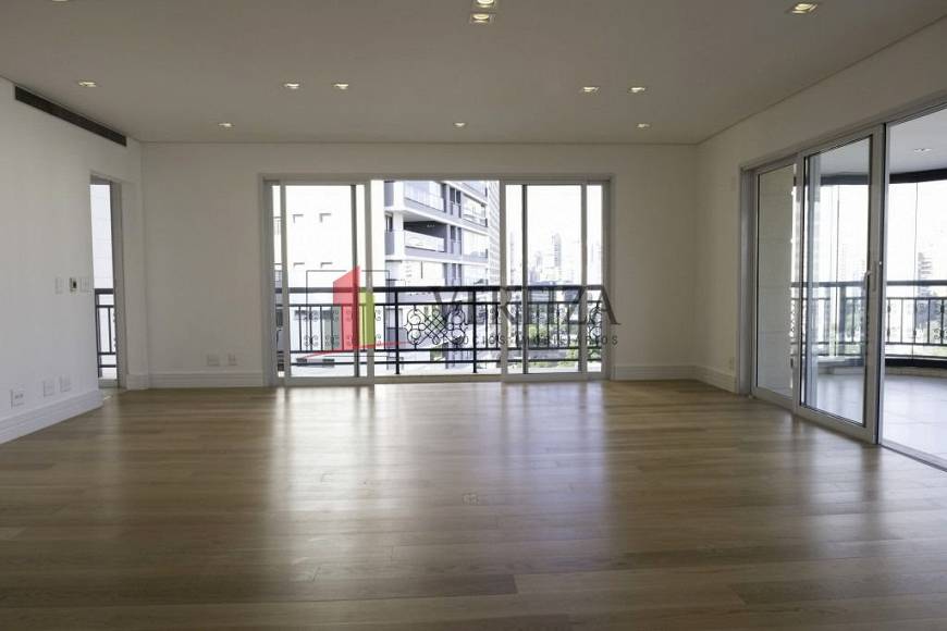 Foto 3 de Apartamento com 3 Quartos à venda, 275m² em Vila Olímpia, São Paulo