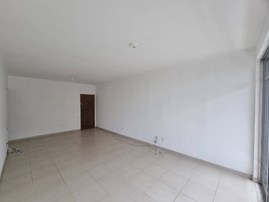 Foto 3 de Apartamento com 4 Quartos à venda, 132m² em Jardim Apipema, Salvador