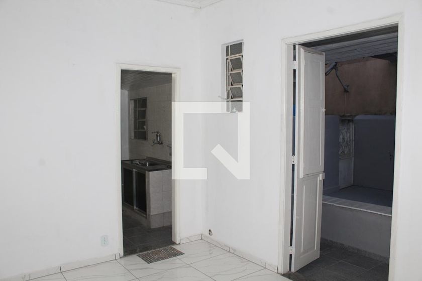 Foto 1 de Casa com 1 Quarto para alugar, 70m² em Olaria, Rio de Janeiro