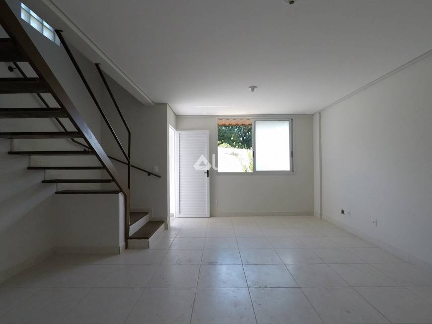 Foto 2 de Casa com 2 Quartos para alugar, 78m² em Floramar, Belo Horizonte