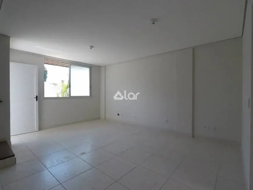 Foto 4 de Casa com 2 Quartos para alugar, 78m² em Floramar, Belo Horizonte