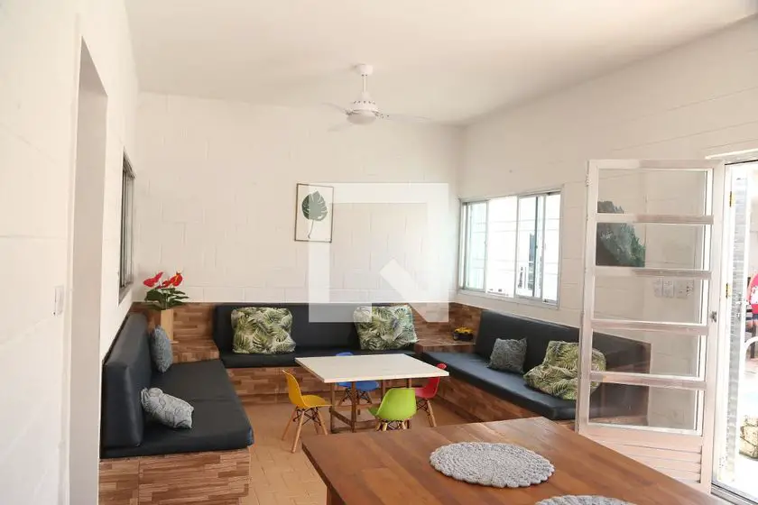 Foto 1 de Casa com 2 Quartos para alugar, 250m² em Maracanã, Praia Grande