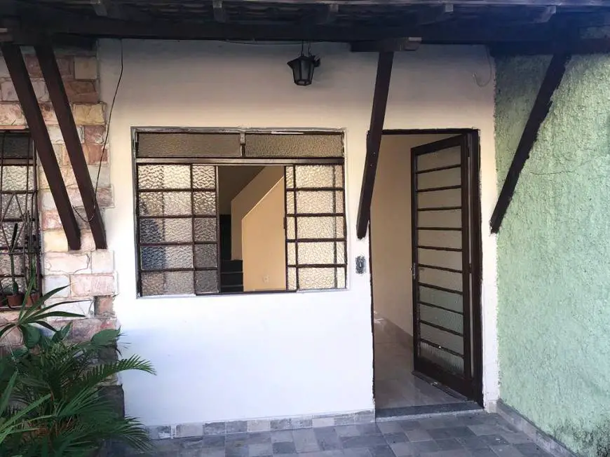 Foto 2 de Casa com 2 Quartos para alugar, 100m² em Planalto, Belo Horizonte