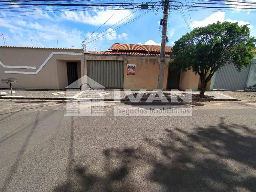 Foto 1 de Casa com 3 Quartos para alugar, 168m² em Segismundo Pereira, Uberlândia