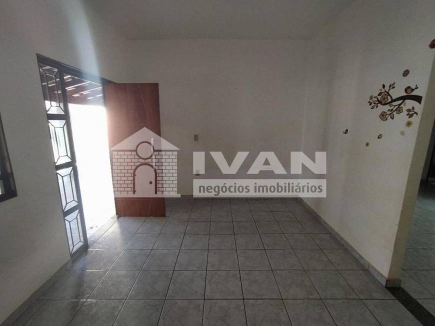 Foto 4 de Casa com 3 Quartos para alugar, 168m² em Segismundo Pereira, Uberlândia