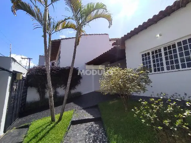 Foto 2 de Casa com 3 Quartos para alugar, 151m² em Vigilato Pereira, Uberlândia