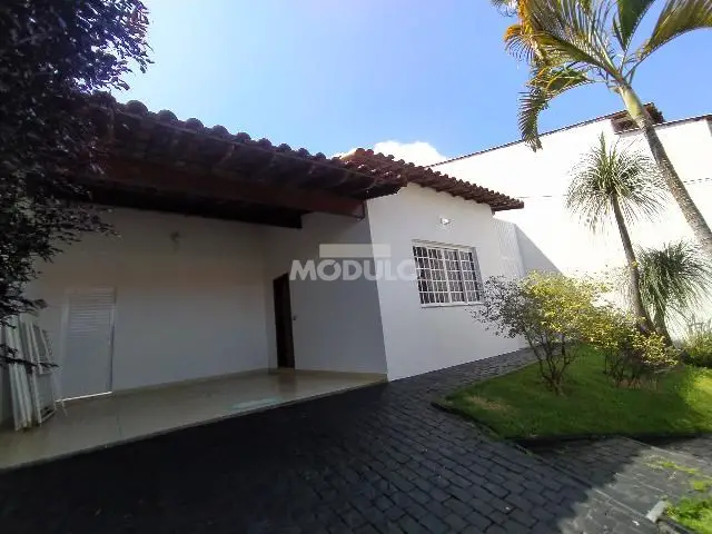 Foto 3 de Casa com 3 Quartos para alugar, 151m² em Vigilato Pereira, Uberlândia