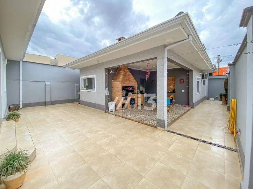 Foto 1 de Casa com 4 Quartos à venda, 205m² em Centro, Atibaia