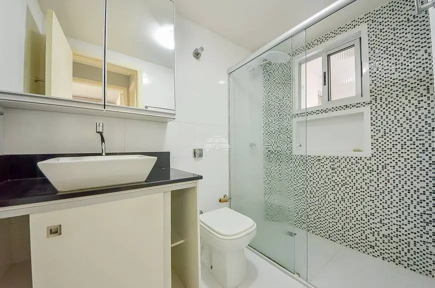 Foto 3 de Apartamento com 2 Quartos à venda, 48m² em Água Verde, Curitiba