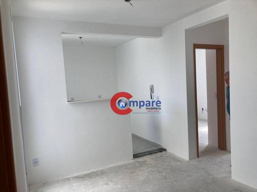 Foto 1 de Apartamento com 2 Quartos à venda, 43m² em Estância Guatambu, Itaquaquecetuba