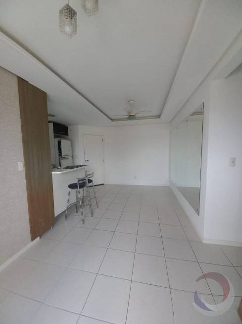 Foto 1 de Apartamento com 3 Quartos para alugar, 77m² em Barreiros, São José