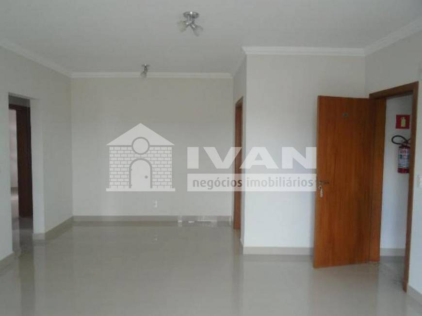 Foto 2 de Apartamento com 3 Quartos para alugar, 20m² em Brasil, Uberlândia