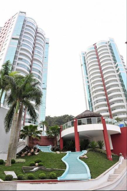 Foto 1 de Apartamento com 3 Quartos à venda, 137m² em Pioneiros, Balneário Camboriú
