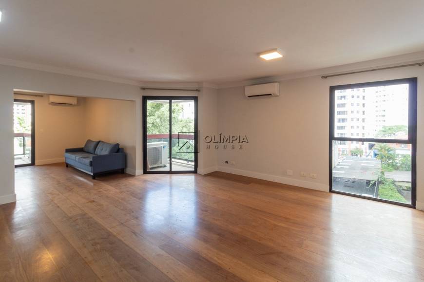 Foto 2 de Apartamento com 3 Quartos para alugar, 150m² em Vila Olímpia, São Paulo